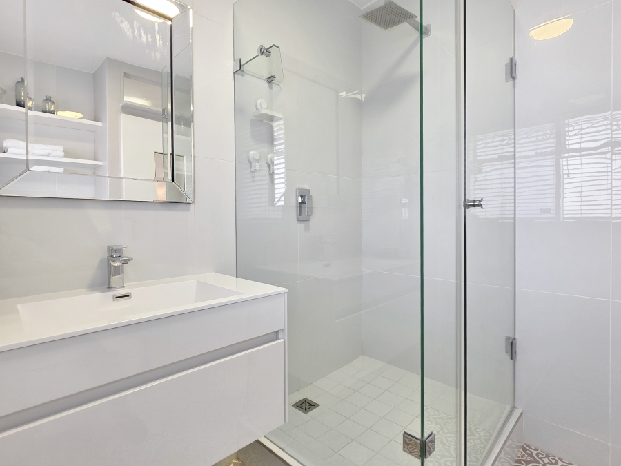 2 Bedroom Property for Sale in Sea Point Western Cape